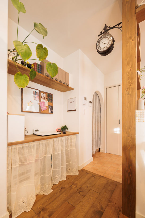 アットナチュレ 【1000万円台/30坪/間取り図/スキップフロア/無垢の木と漆喰の家】フランスの古民家風ナチュラルハウスの建築実例画像4