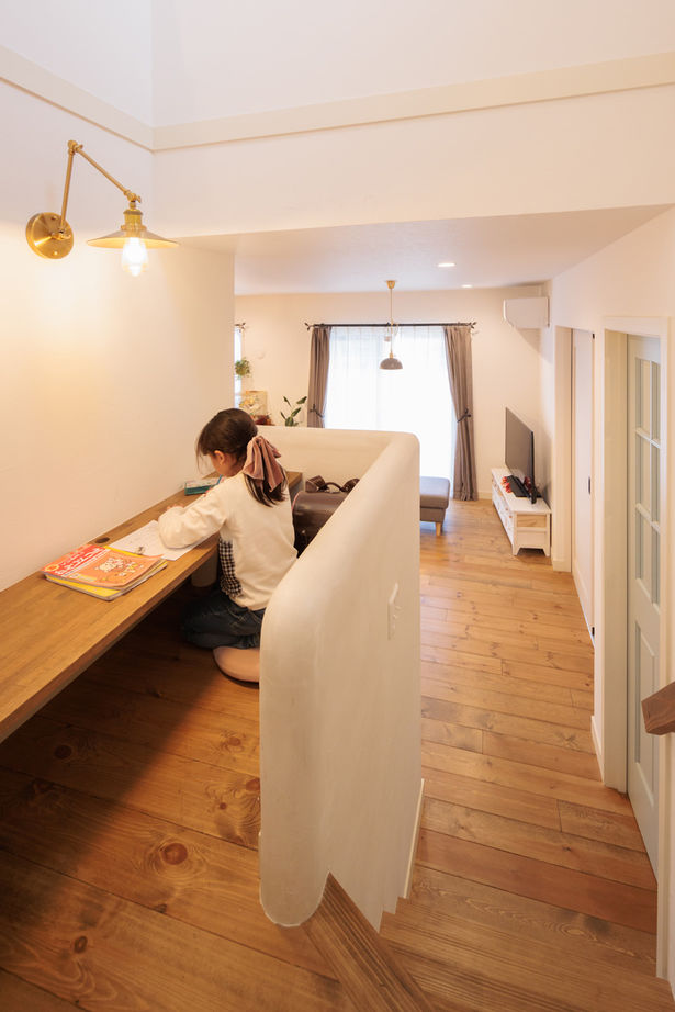 アットナチュレ 【1000万円台/30坪/間取り図/スキップフロア/無垢の木と漆喰の家】フランスの古民家風ナチュラルハウスの建築実例画像7