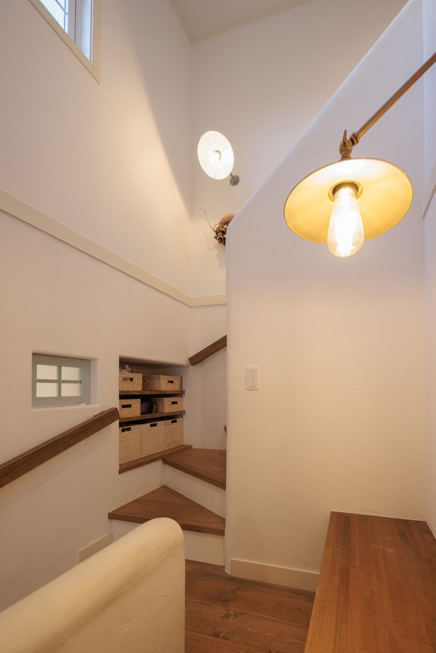 アットナチュレ 【1000万円台/30坪/間取り図/スキップフロア/無垢の木と漆喰の家】フランスの古民家風ナチュラルハウスの建築実例画像8