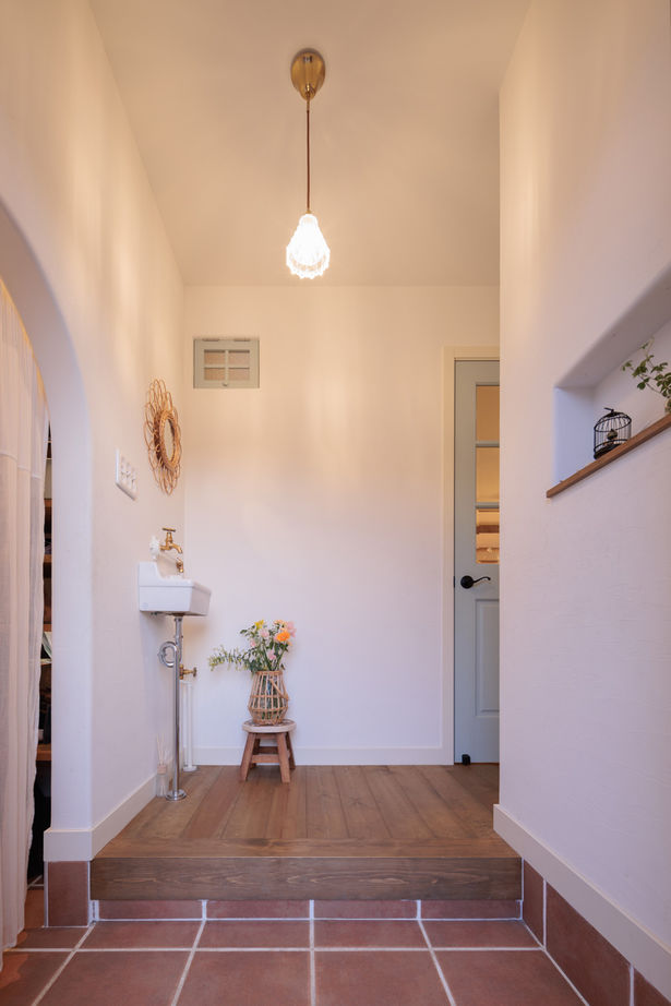 アットナチュレ 【1000万円台/30坪/間取り図/スキップフロア/無垢の木と漆喰の家】フランスの古民家風ナチュラルハウスの建築実例画像10