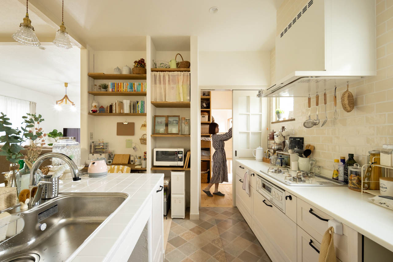 アットナチュレ 【1000万円台/41坪/間取り図/ハンドメイドキッチン/ダウンフロア】雑貨満載でもスッキリ暮らす北欧スタイルの建築実例画像3