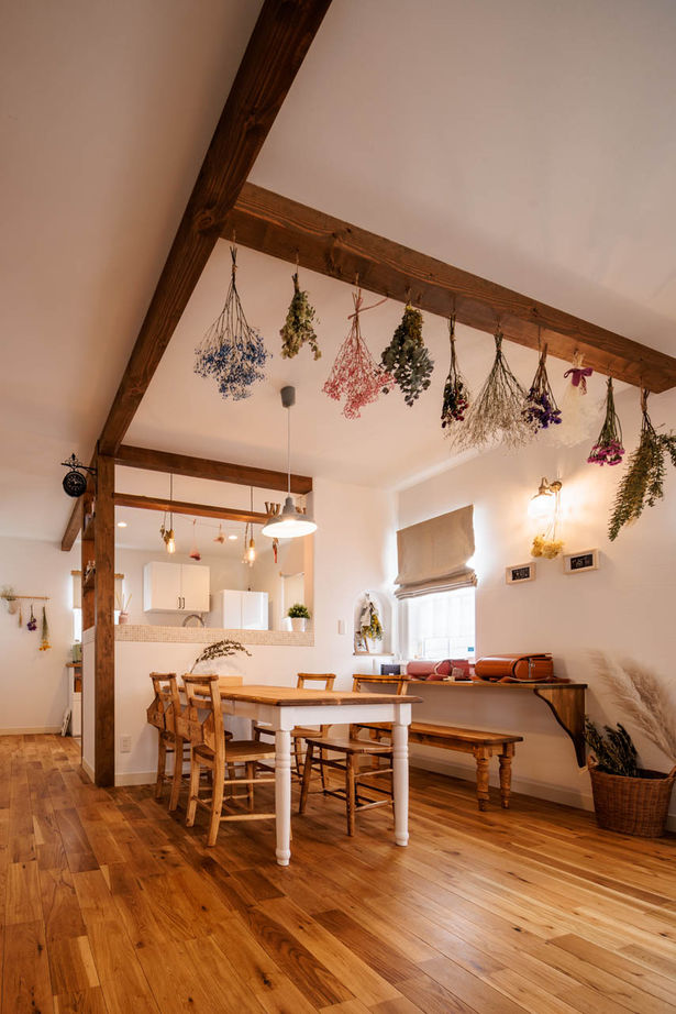 アットナチュレ 【1000万円台/33坪/間取り図/ハンドメイド】無垢床の傷が味わいになる未来まで可愛い正統派ナチュラルな家の建築実例画像2