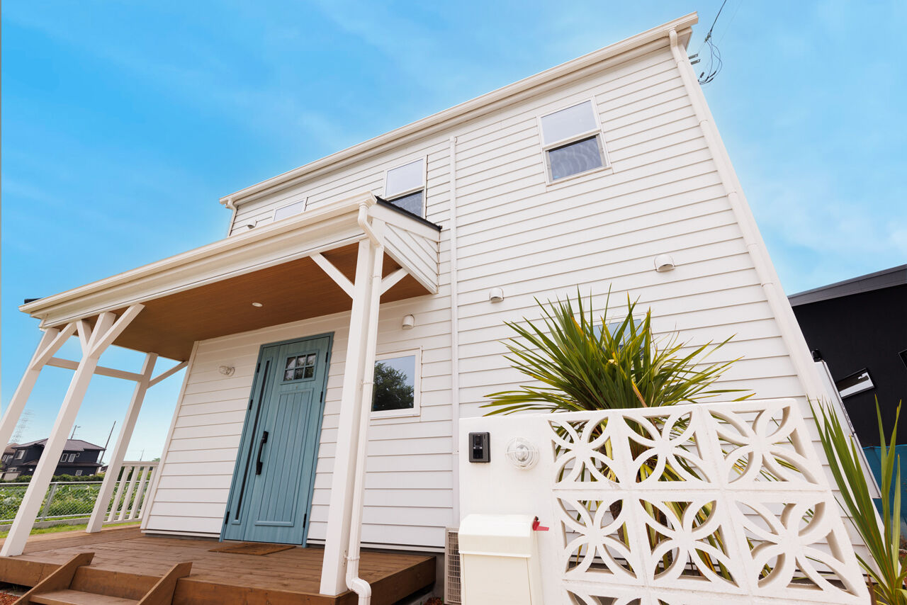 アットナチュレ 【2000万円台/42坪/間取り図/サーファーズ】庭と直結の開放感が気持ちいい!デザインも広さもアメリカンな家の建築実例画像2