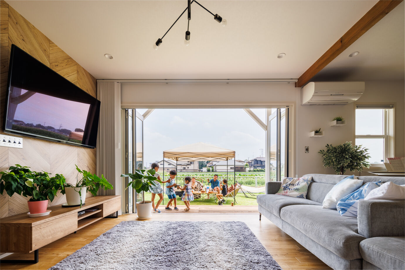 アットナチュレ 【2000万円台/42坪/間取り図/サーファーズ】庭と直結の開放感が気持ちいい!デザインも広さもアメリカンな家の建築実例画像3