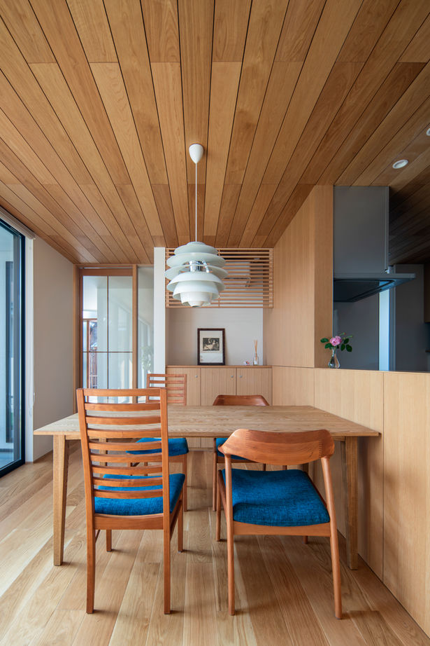 ESSRI（エスリ） 【滋賀/3000万円台/約40坪】中庭や坪庭が、季節ごとに変化する風景を届けてくれる。二人の静かな暮らしの建築実例画像3