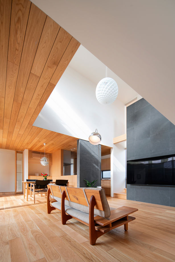 ESSRI（エスリ） 【滋賀/3000万円台/約40坪】中庭や坪庭が、季節ごとに変化する風景を届けてくれる。二人の静かな暮らしの建築実例画像4