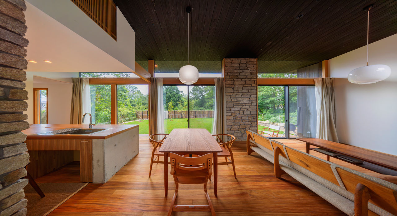 ESSRI（エスリ） 【滋賀/約30坪】芝生の庭が広がる自然豊かな家。味わい深い木や石の設えを、ゲストと共に楽しむの建築実例画像3