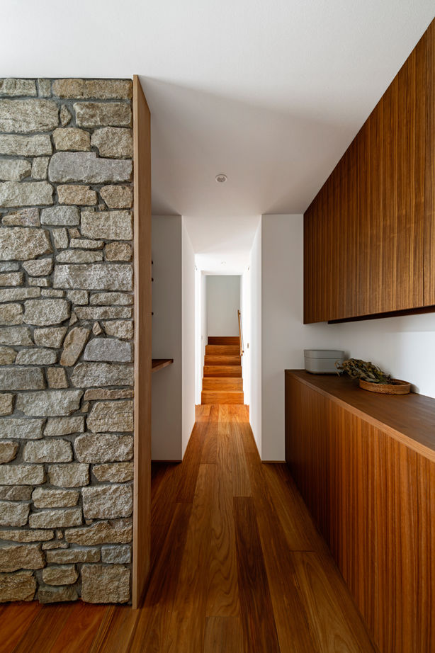 ESSRI（エスリ） 【滋賀/約30坪】芝生の庭が広がる自然豊かな家。味わい深い木や石の設えを、ゲストと共に楽しむの建築実例画像6