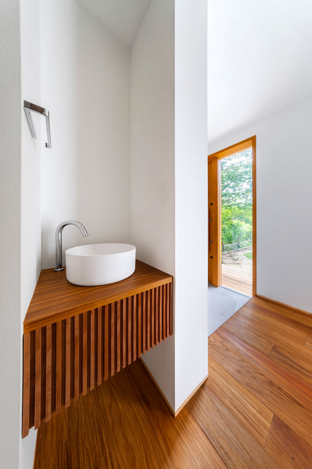 ESSRI（エスリ） 【滋賀/約30坪】芝生の庭が広がる自然豊かな家。味わい深い木や石の設えを、ゲストと共に楽しむの建築実例画像7