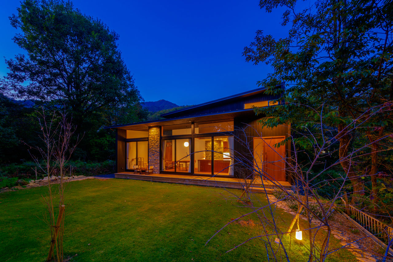 ESSRI（エスリ） 【滋賀/約30坪】芝生の庭が広がる自然豊かな家。味わい深い木や石の設えを、ゲストと共に楽しむの建築実例画像10
