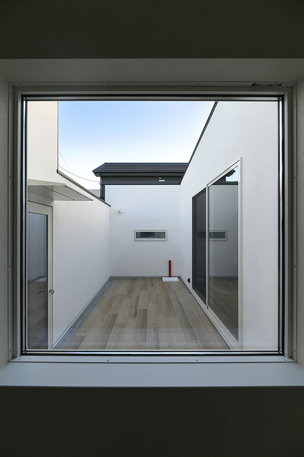 THE HAUS ザハウス ★間取り【平屋/3LDK＋中庭】プライベート庭と借景を持つ漆黒の平屋の建築実例画像10