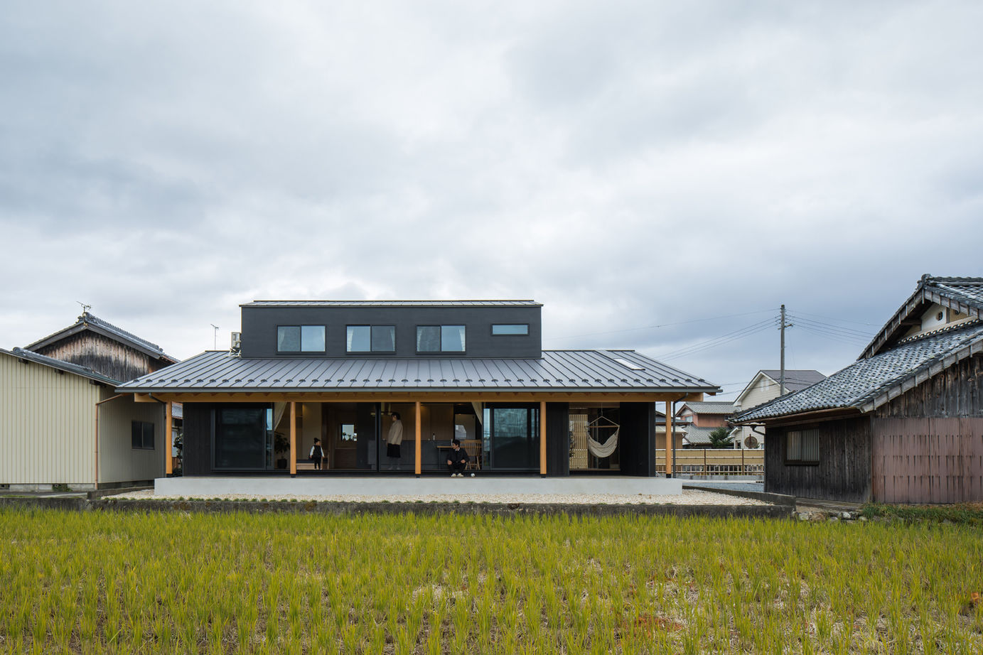 ALTS DESIGN OFFICE（アルツ　デザイン　オフィス） 《滋賀県/間取り図有》室内でありながら外の雰囲気を楽しめ、家族が心からくつろげる「風景を取り込む家」の建築実例画像13