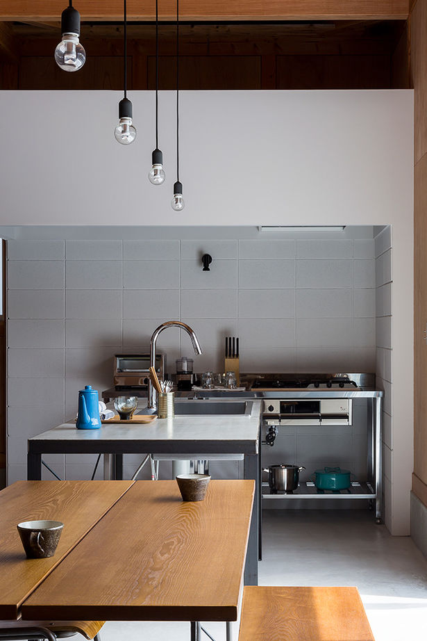 ALTS DESIGN OFFICE（アルツ　デザイン　オフィス） 《湖南市/間取り図有》ハコのような空間使いと無骨さを表現した「倉庫をリノベーションしたような家」の建築実例画像4