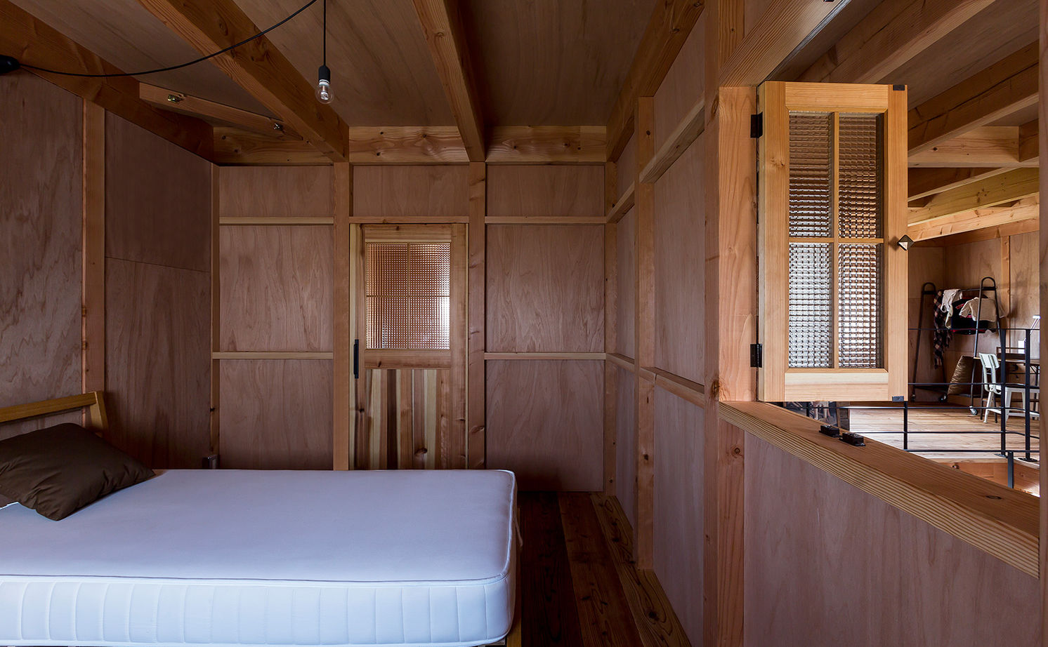 ALTS DESIGN OFFICE（アルツ　デザイン　オフィス） 《湖南市/間取り図有》ハコのような空間使いと無骨さを表現した「倉庫をリノベーションしたような家」の建築実例画像13