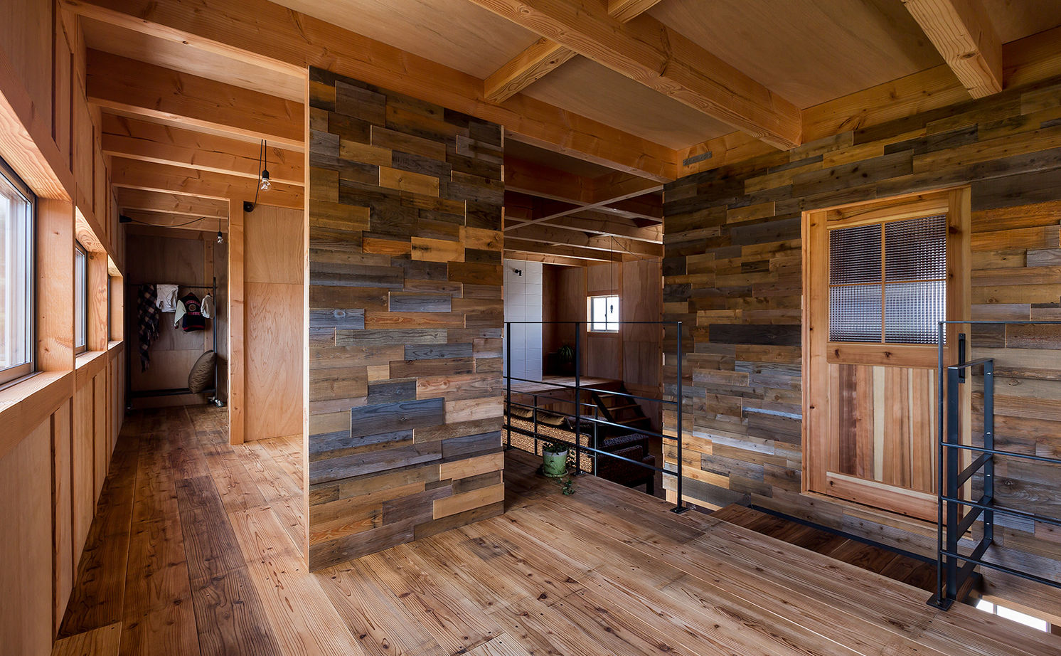 ALTS DESIGN OFFICE（アルツ　デザイン　オフィス） 《湖南市/間取り図有》ハコのような空間使いと無骨さを表現した「倉庫をリノベーションしたような家」の建築実例画像14