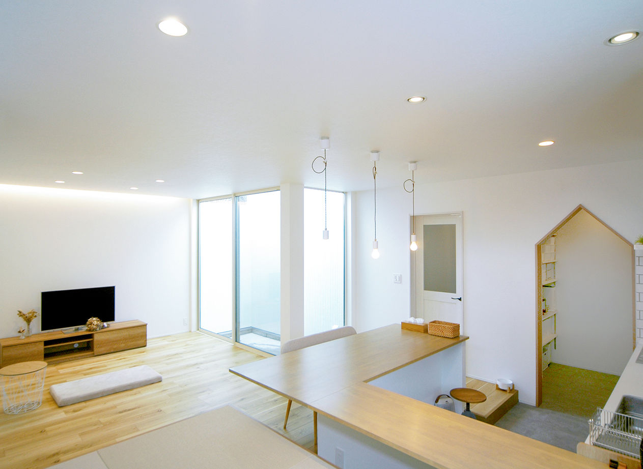 TIME+ 【プライベートと採光を重視した平屋】光庭が空への開放感を生み出す、アーバンスタイルのフラットハウスの建築実例画像4