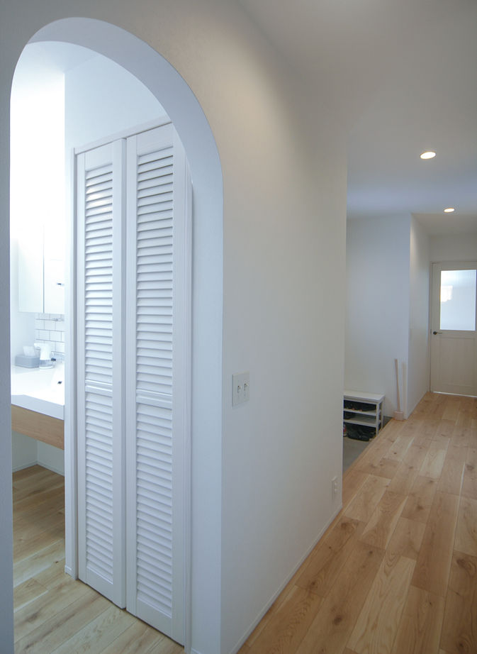 TIME+ 【プライベートと採光を重視した平屋】光庭が空への開放感を生み出す、アーバンスタイルのフラットハウスの建築実例画像14