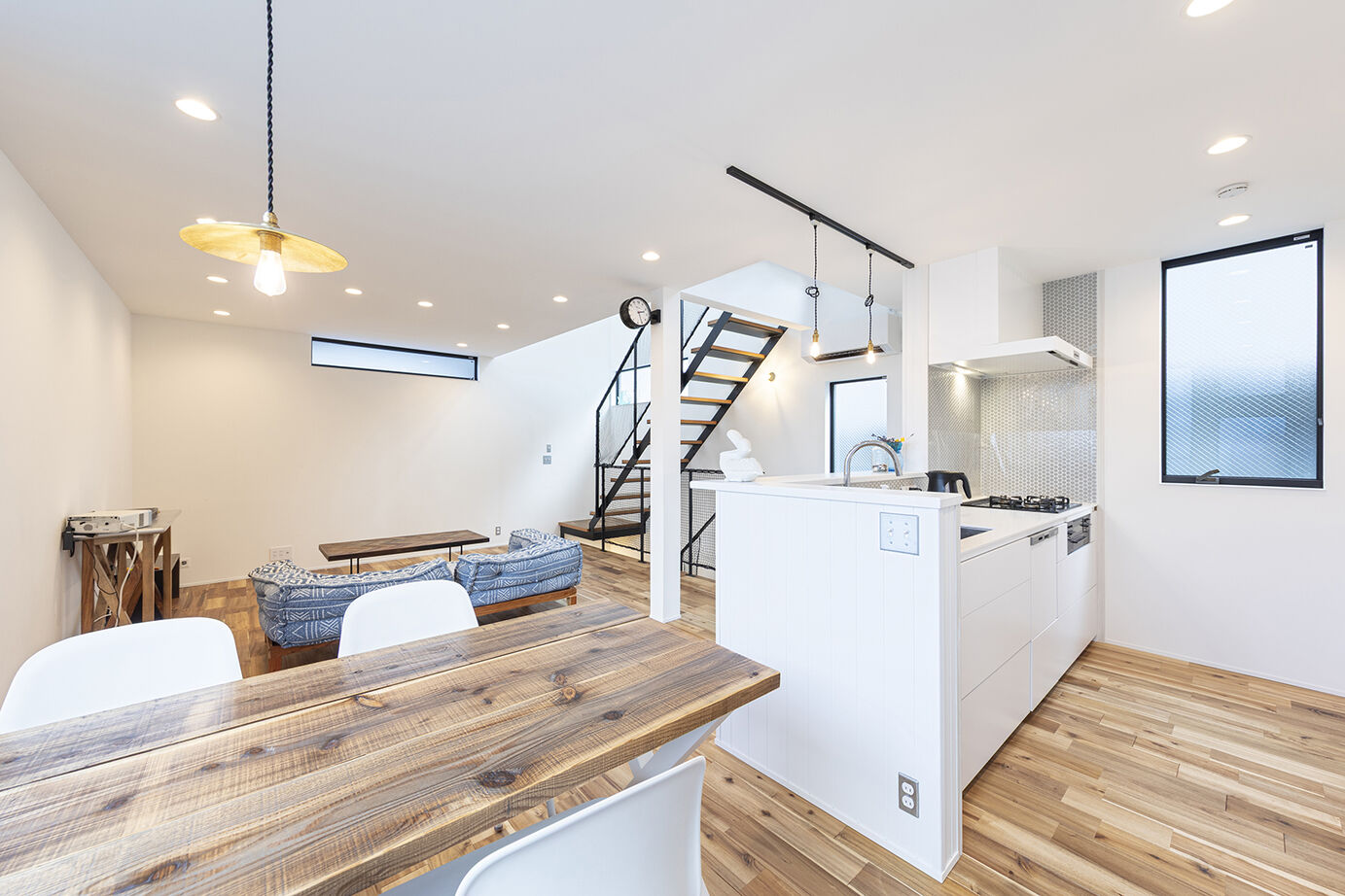 TIME+ 【敷地19.1坪／2階リビング／3階建て】リラックス感あるLDKと趣味のゆったり土間空間の建築実例画像5