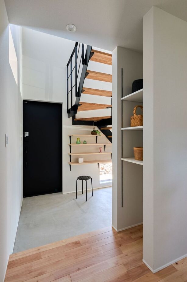 ゲート（R+house春日井） 【32坪/3000万円台/スケルトン階段】おしゃれキッチンとランドリールームのある家の建築実例画像2