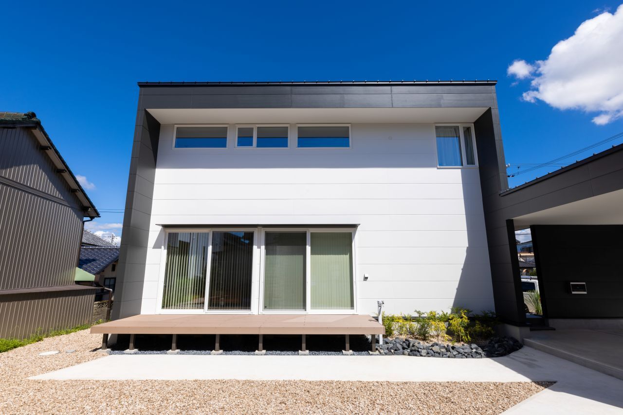 ゲート（R+house春日井） 【2000万円台/瀬戸市/3LDK/39坪/吹抜け】ガレージがある家の建築実例画像2