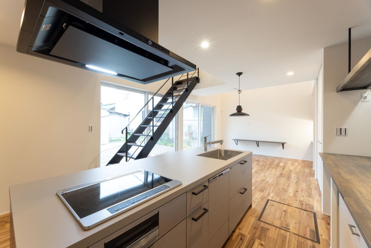 ゲート（R+house春日井） 【2000万円台/瀬戸市/3LDK/39坪/吹抜け】ガレージがある家の建築実例画像3