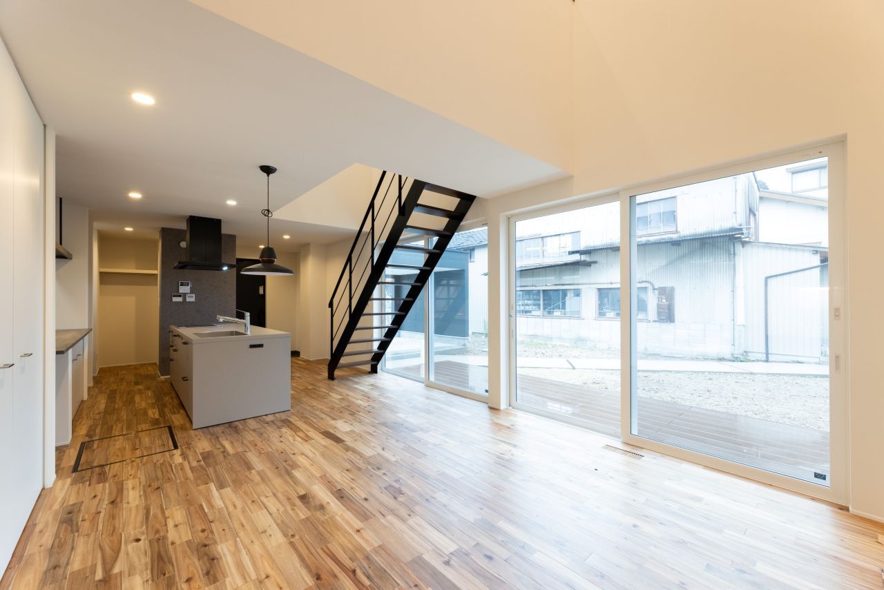 ゲート（R+house春日井） 【2000万円台/瀬戸市/3LDK/39坪/吹抜け】ガレージがある家の建築実例画像6