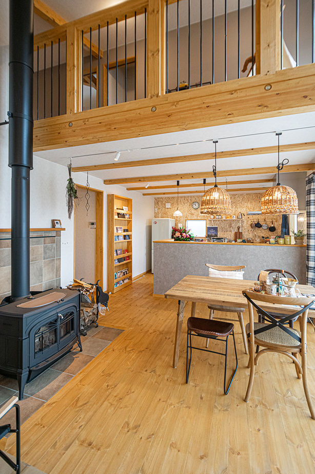 パルコホーム 【間取り図有/アウトドア派】薪ストーブのある吹き抜けリビングやウッドデッキなど自由に楽しめる住まいの建築実例画像6