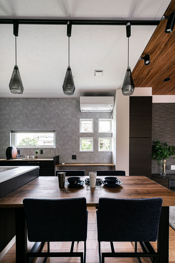 パルコホーム 【間取り図有/ビルトインガレージ】友人が集まれる約20帖のLDKや、こだわりの木目×モノトーンインテリアの建築実例画像8