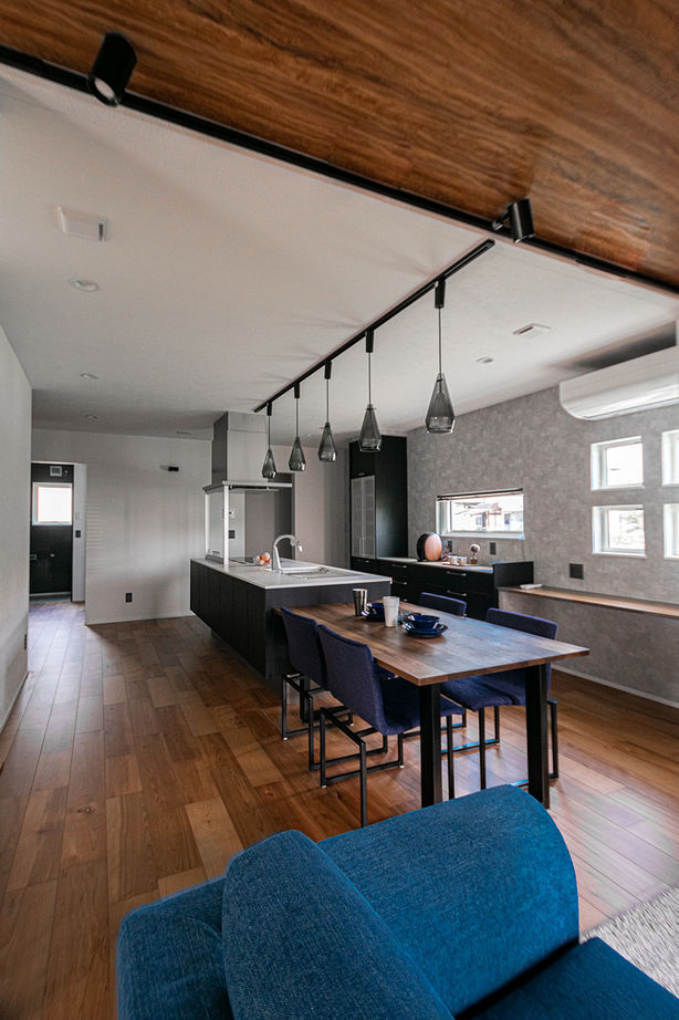 パルコホーム 【間取り図有/ビルトインガレージ】友人が集まれる約20帖のLDKや、こだわりの木目×モノトーンインテリアの建築実例画像10