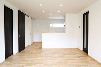 パルコホーム 【間取図有／2000万円台／小屋裏収納／太陽光発電＆蓄電池】広々とした平屋の家で家族の趣味や時間を満喫の建築実例画像2