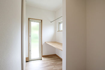 パルコホーム 【間取図有／2000万円台／小屋裏収納／太陽光発電＆蓄電池】広々とした平屋の家で家族の趣味や時間を満喫の建築実例画像5