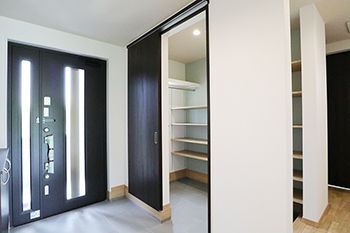 パルコホーム 【間取図有／2000万円台／小屋裏収納／太陽光発電＆蓄電池】広々とした平屋の家で家族の趣味や時間を満喫の建築実例画像9