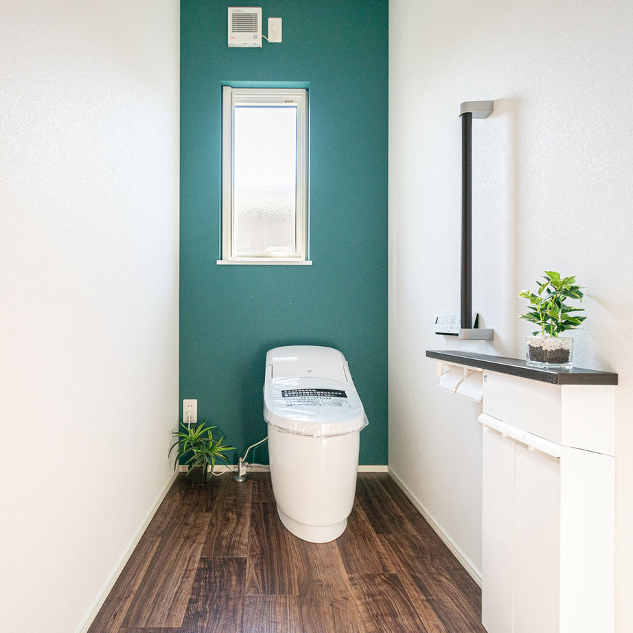 パルコホーム 家族もお客様もゆったり寛げる温かな無垢材がポイント。こだわりインテリアの店舗兼住宅の建築実例画像7