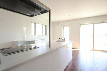 パルコホーム 【1500～1999万円／広々4LDK】カバードポーチのあるアーリーアメリカン風住宅がローコストで実現の建築実例画像3