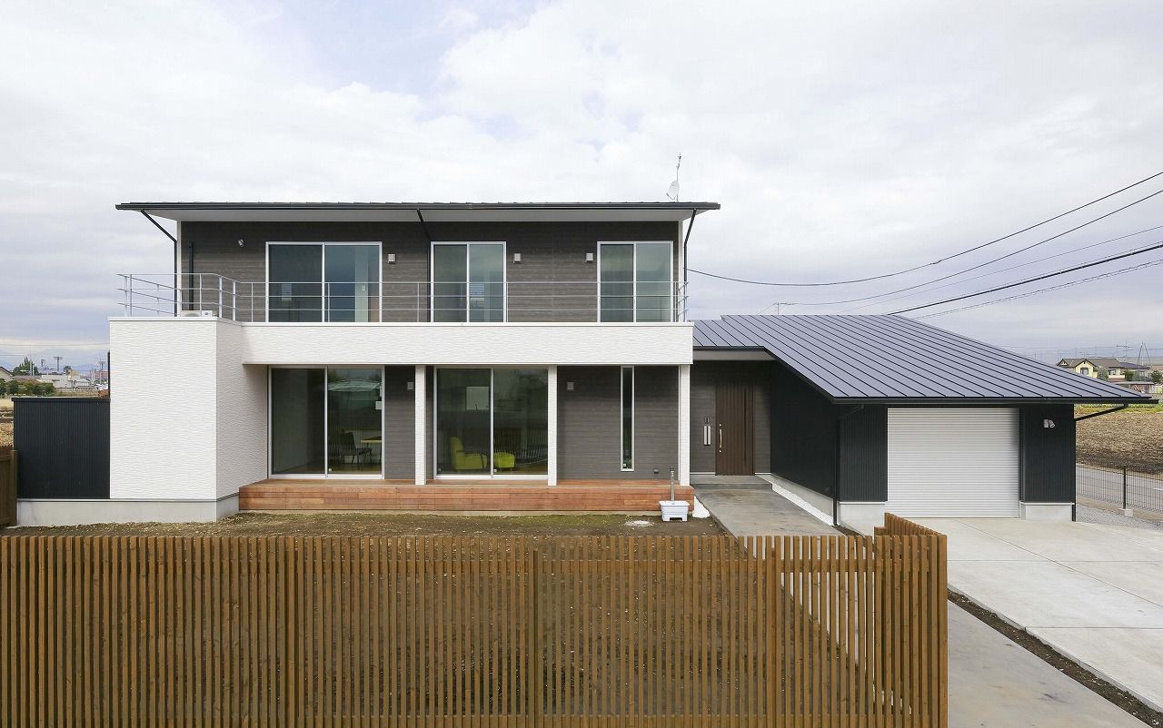 イケダ工務店 【44.8坪/3,000～3,499万円】ガレージで趣味を徹底的に楽しむ！木の温もりに包まれる癒しの生活の建築実例画像2