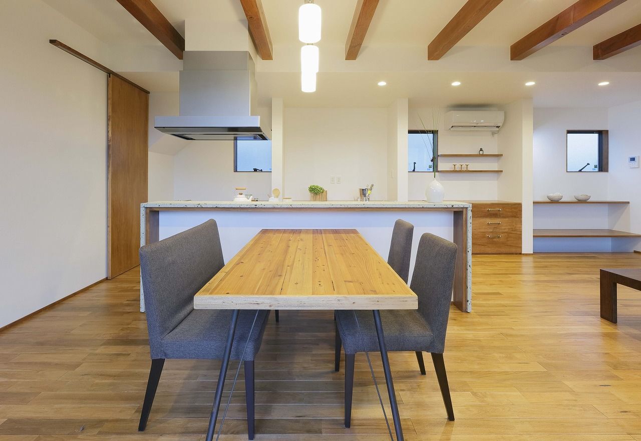 イケダ工務店 【44.8坪/3,000～3,499万円】ガレージで趣味を徹底的に楽しむ！木の温もりに包まれる癒しの生活の建築実例画像8