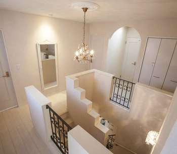 新進建設 【3200万円】125組が見学に訪れた実例。南欧風デザインが印象的なガレージハウス／家の間取り図ありの建築実例画像6