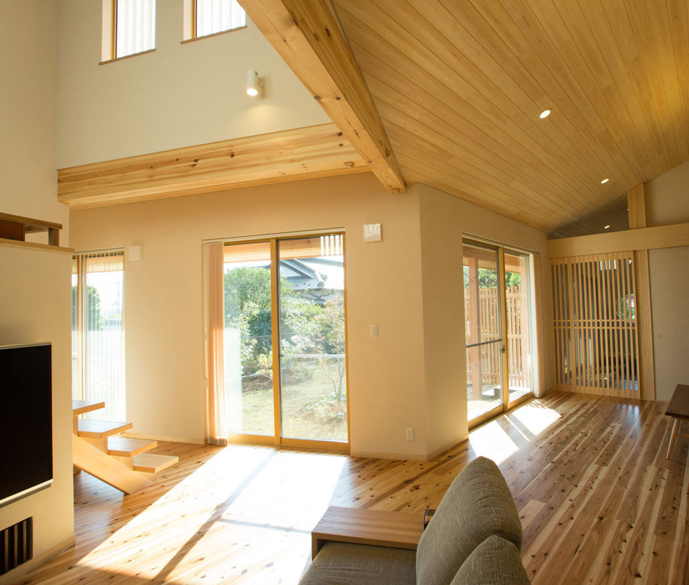 新進建設 【2500万円】扇型の土地をいかした、庭を抱いて「くの字」に建つ家／家の間取り図ありの建築実例画像2