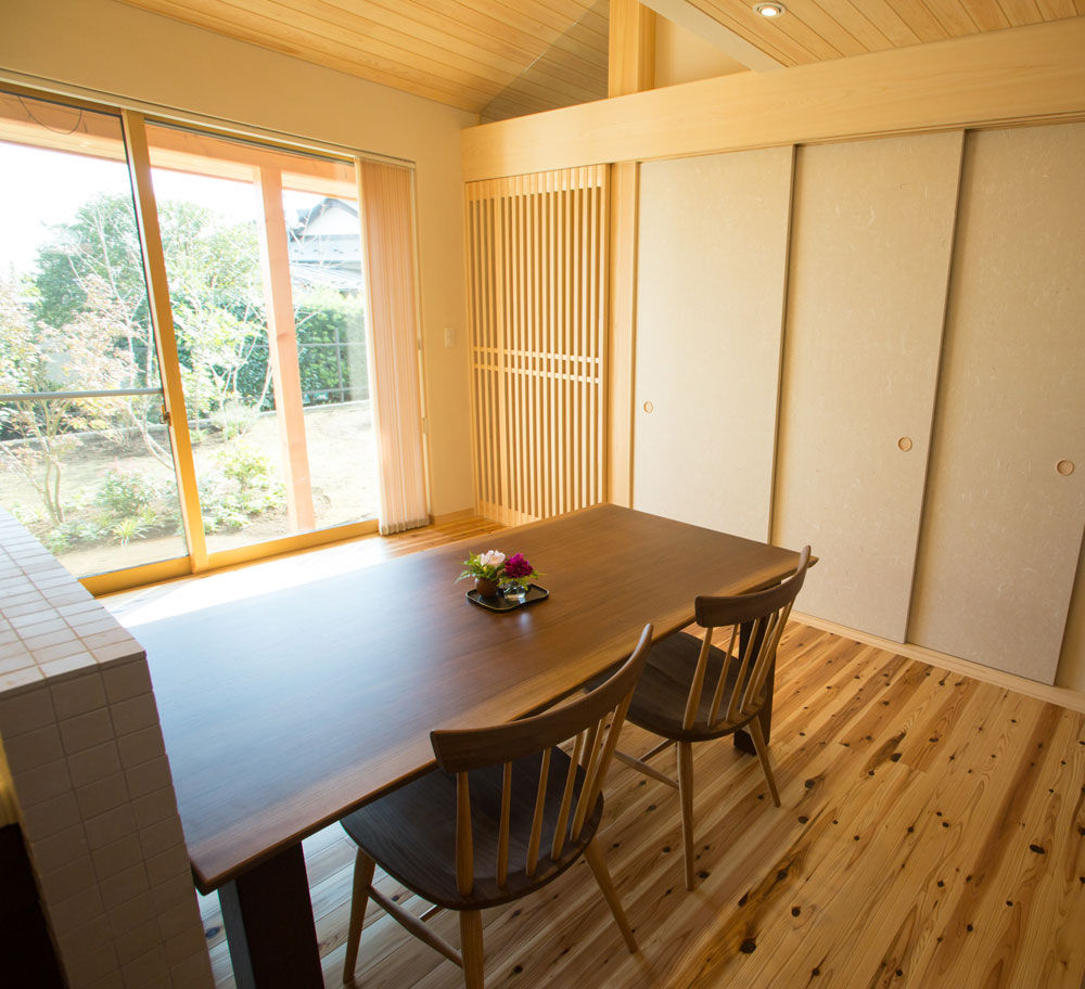 新進建設 【2500万円】扇型の土地をいかした、庭を抱いて「くの字」に建つ家／家の間取り図ありの建築実例画像4