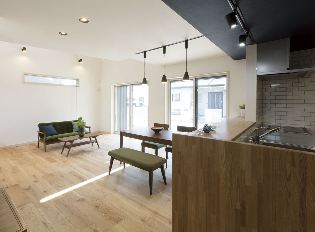 新進建設 【2537万円】シックな黒に、無垢板張りでぬくもりをプラス。オシャレな三角屋根の家／家の間取り図ありの建築実例画像5