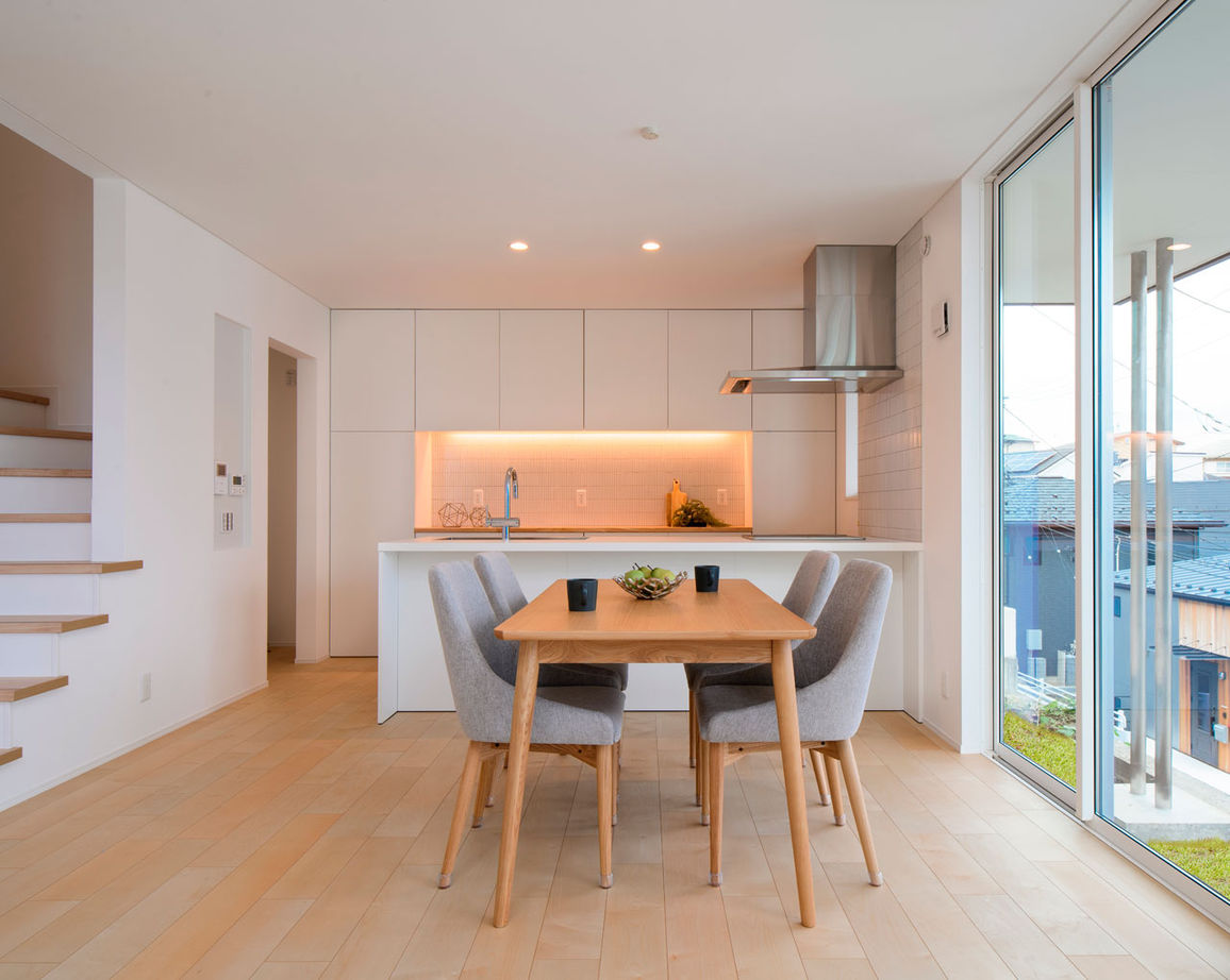 新進建設 【絶景／2750万円／延床35坪／ZEH／間取り図あり】秦野の絶景を見下ろすリビング。人も愛猫ものびやかに。の建築実例画像3