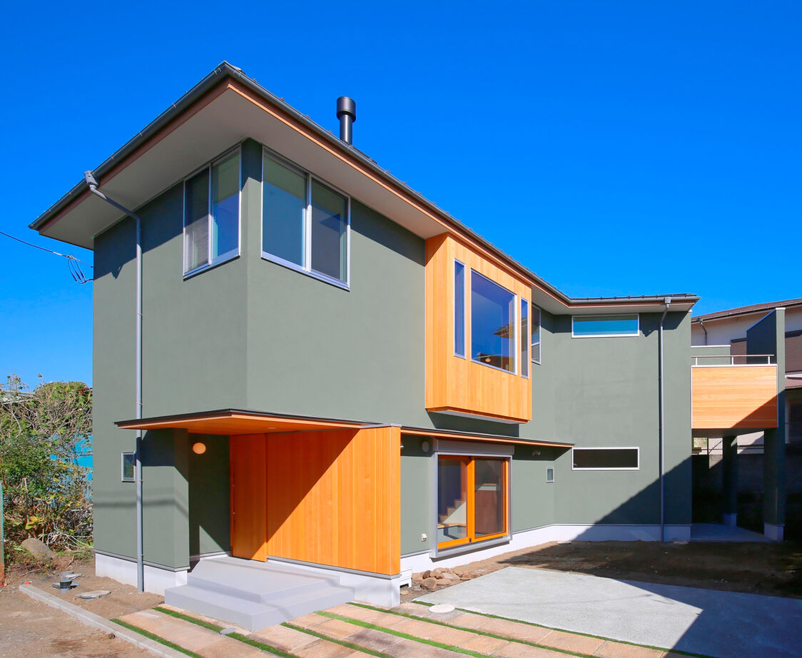 新進建設 【3100万円／31.1坪／土間／間取り図あり】心地よい無垢の香りに包まれる。自然と調和する海辺の家。の建築実例画像