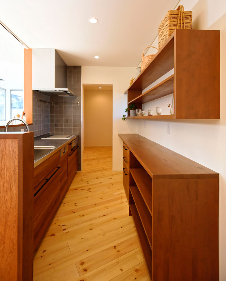 新進建設 【3100万円／31.1坪／土間／間取り図あり】心地よい無垢の香りに包まれる。自然と調和する海辺の家。の建築実例画像4