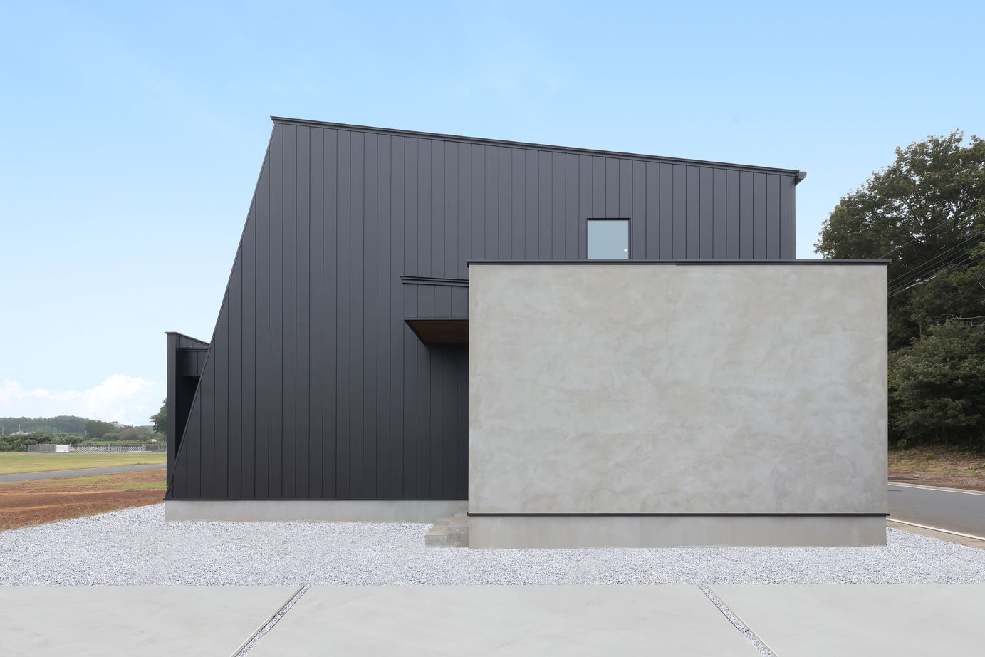 ＰＬＵＳ　ＨＡＵＳ（プラスハウス） スタイリッシュモダンなBlack＆Grayの家の建築実例画像1