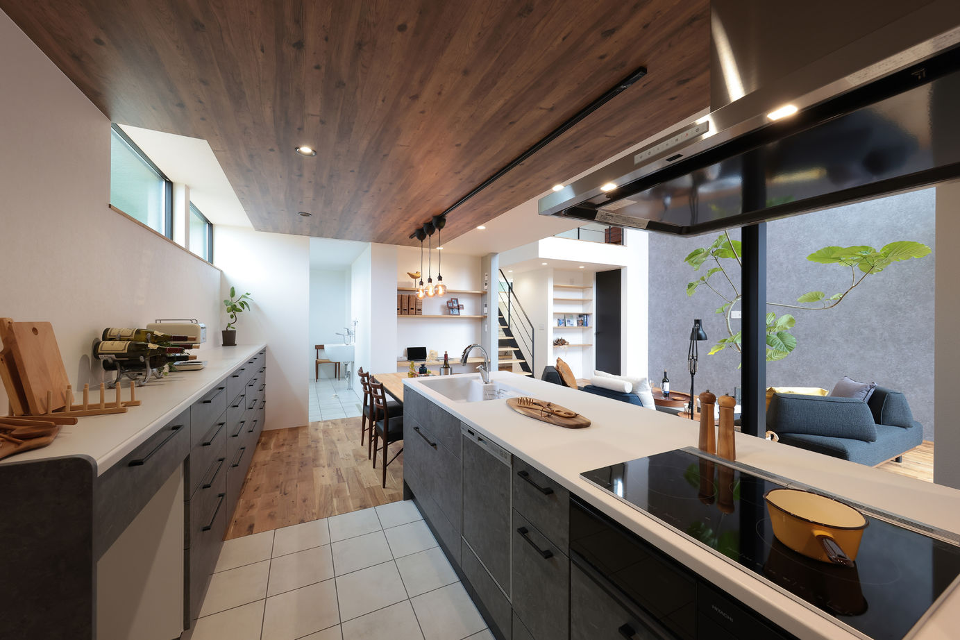 ＰＬＵＳ　ＨＡＵＳ（プラスハウス） スタイリッシュモダンなBlack＆Grayの家の建築実例画像5