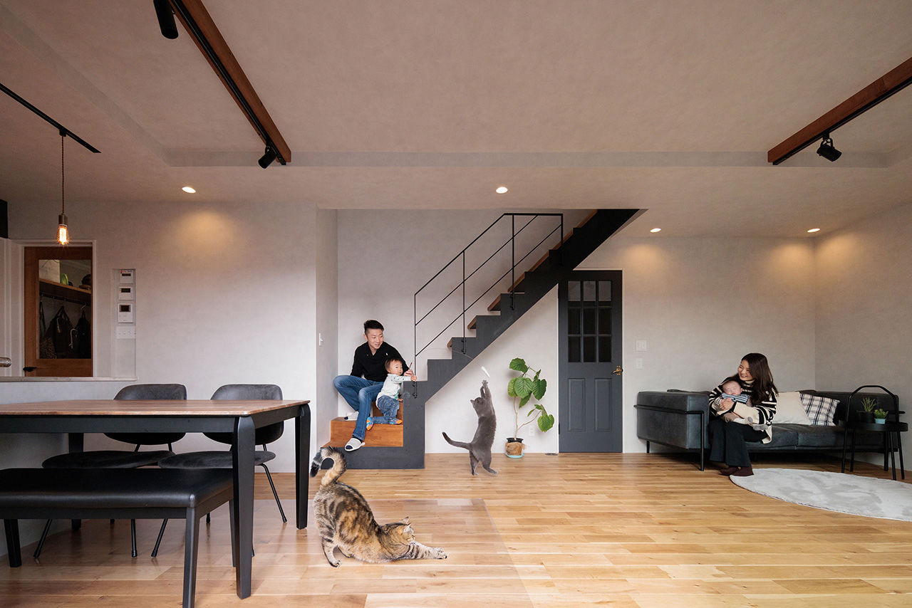 ＰＬＵＳ　ＨＡＵＳ（プラスハウス） 【本体価格3000万円／40.7坪】Wood×Grey×Blackのスタイリッシュなデザインが映えるサロン併設の家の建築実例画像2