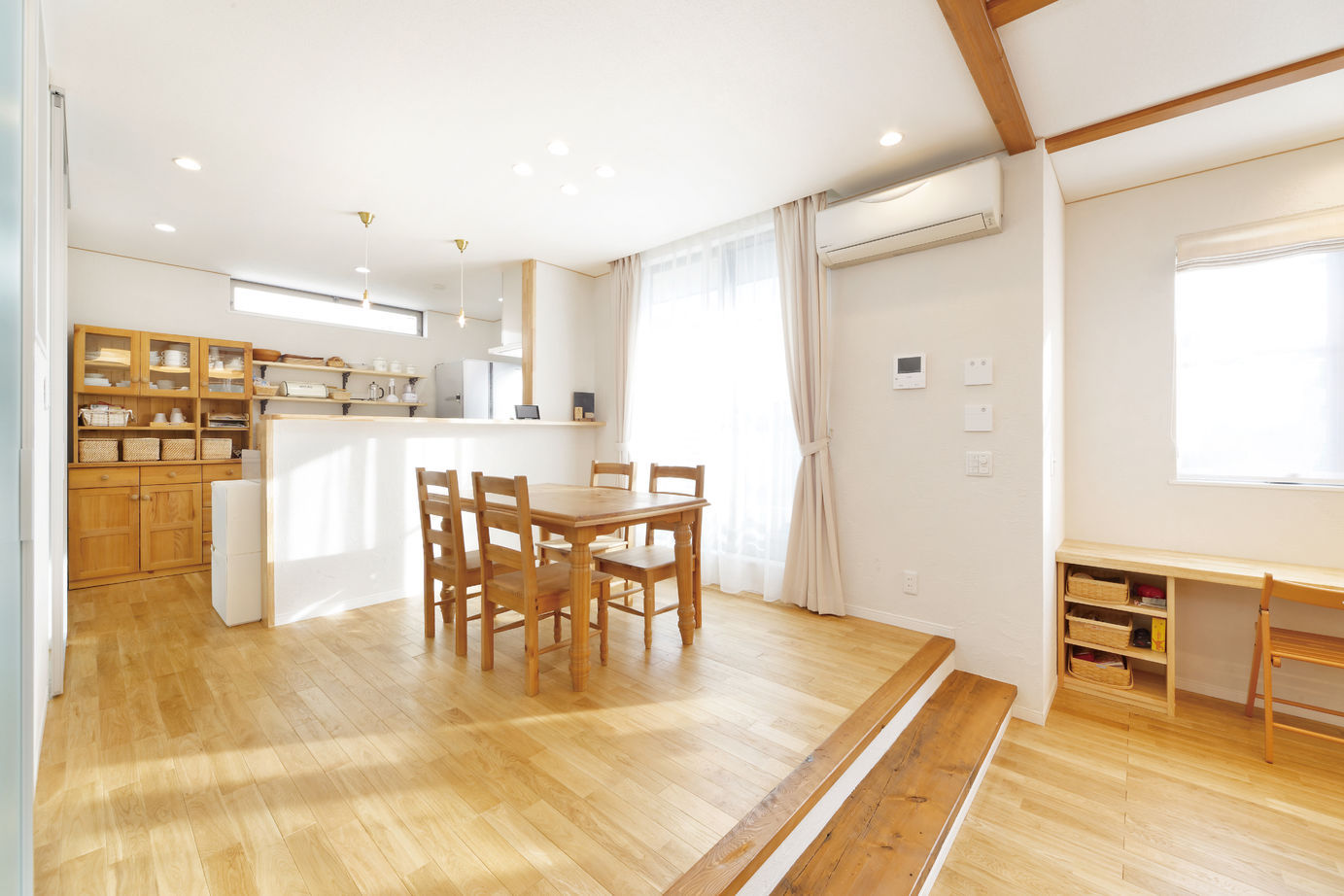 一級建築士事務所　福島工務店 【大阪府/2000万円台/狭小/ビルトインガレージ】スキップフロアのある3階建て・SE構法で贅沢な間取り設計をの建築実例画像2