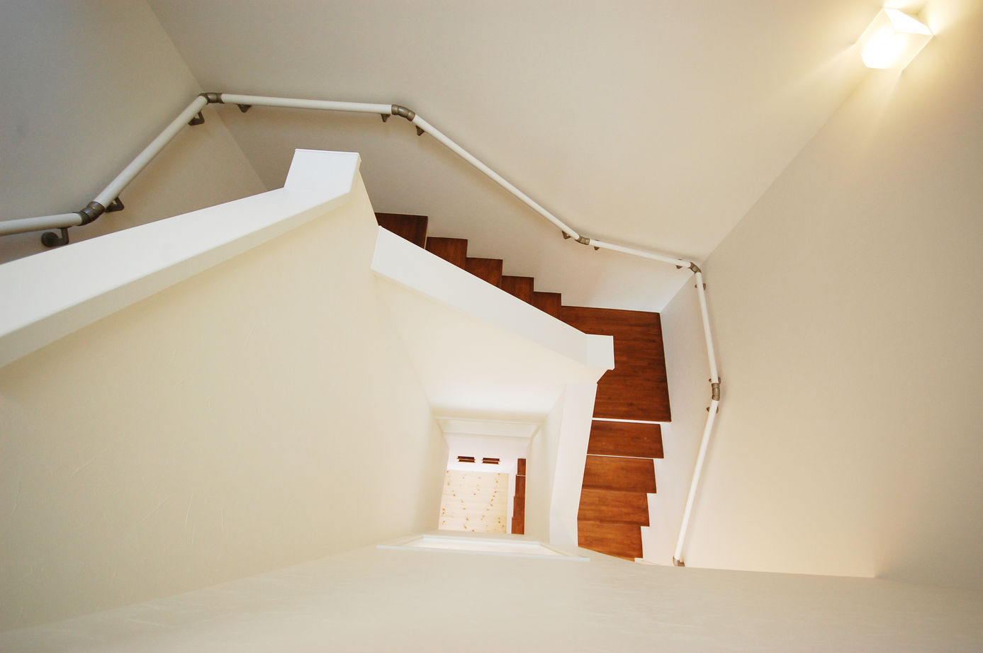 一級建築士事務所　福島工務店 【大阪府/2000万円台/狭小/ビルトインガレージ】スキップフロアのある3階建て・SE構法で贅沢な間取り設計をの建築実例画像8