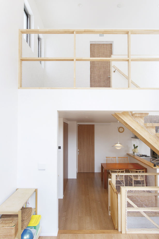 一級建築士事務所　福島工務店 【大阪府/ビルトインガレージ/30坪/3階建て】SE構法で実現した中庭付き・吹き抜けで光の入る開放的な空間の建築実例画像4