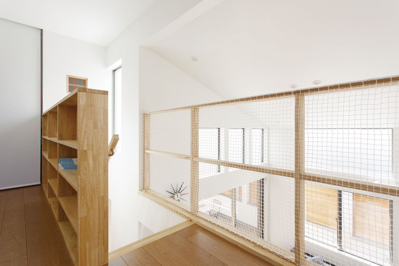 一級建築士事務所　福島工務店 【大阪府/ビルトインガレージ/30坪/3階建て】SE構法で実現した中庭付き・吹き抜けで光の入る開放的な空間の建築実例画像5